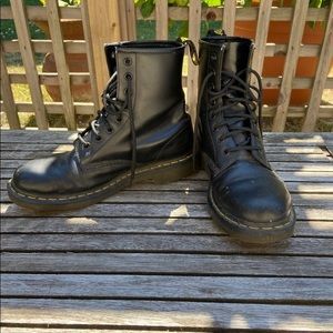 GOOD CONDITION - DOC MARTENS